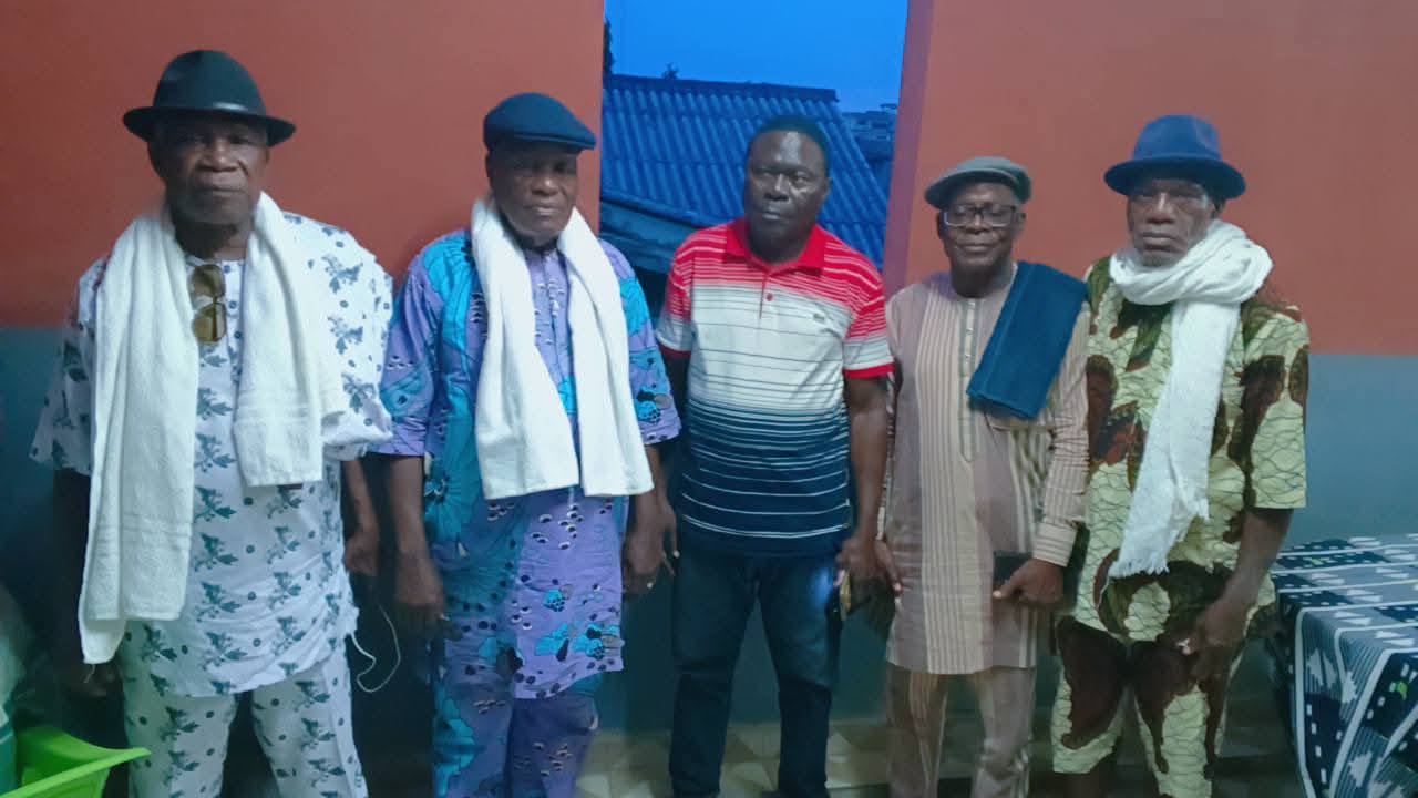 Côte d’Ivoire : Après ses propos déplacés contre la communauté Kroumen, Gbi De Fer se déculotte devant la chefferie