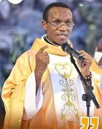 Côte d’Ivoire / Vendredi Saint : L’abbé Norbert Eric Abékan interpelle la nation sur la “tunique déchirée” du tissu social