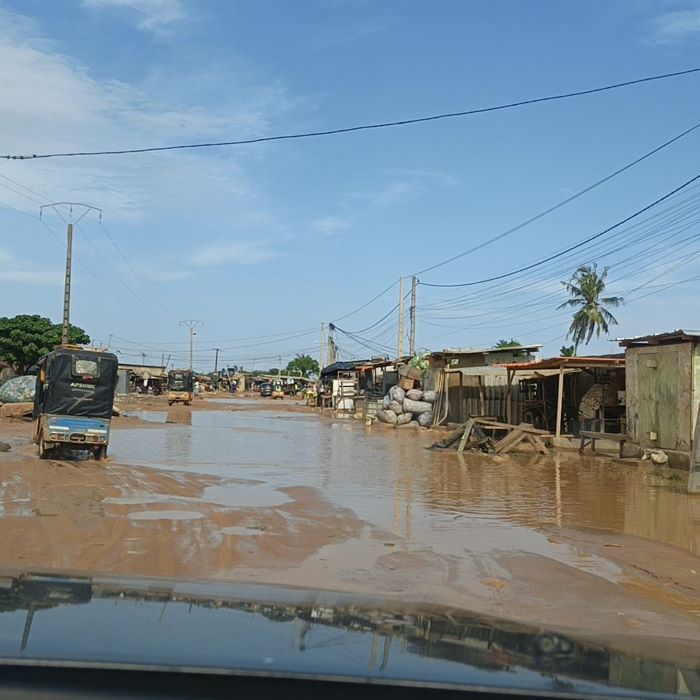 adjahui-coube-le-calvaire-oublie-dun-village-dabidjan-coupe-du-monde-par-les-eaux.jpg