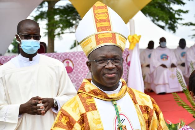 c-l-bration-du-1er-v-que-krinjabo-le-peuple-du-sanwi-rend-gr-ce-dieu