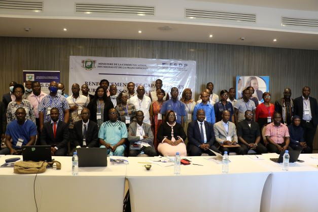 c-te-d-ivoire-m-dias-les-journalistes-web-d-clarent-la-guerre-aux-fake-news