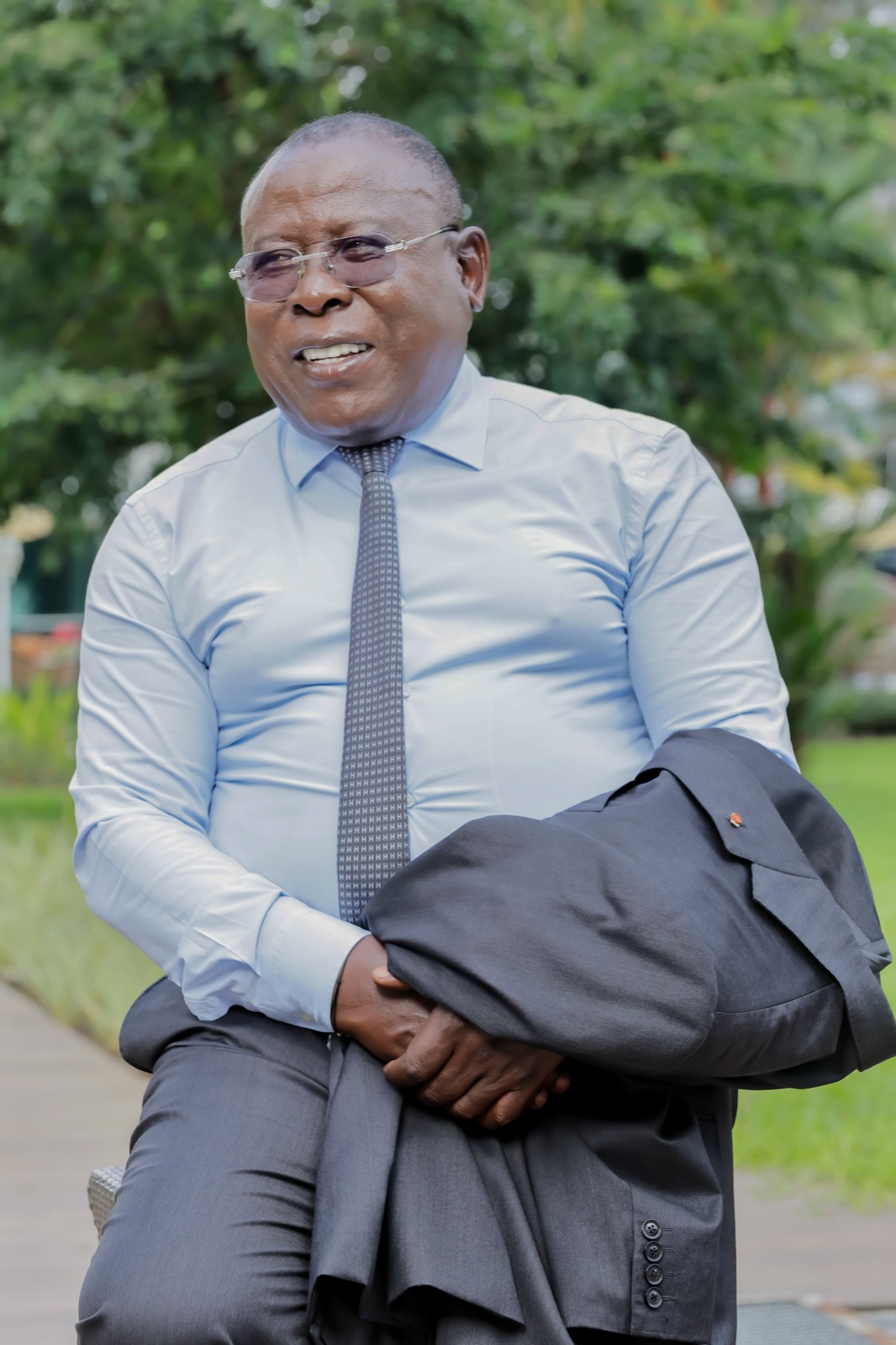 entrepreneuriat-jeunes-bacongo-annonce-300-millions-pour-le-prix-alassane-ouattara-2026.jpg