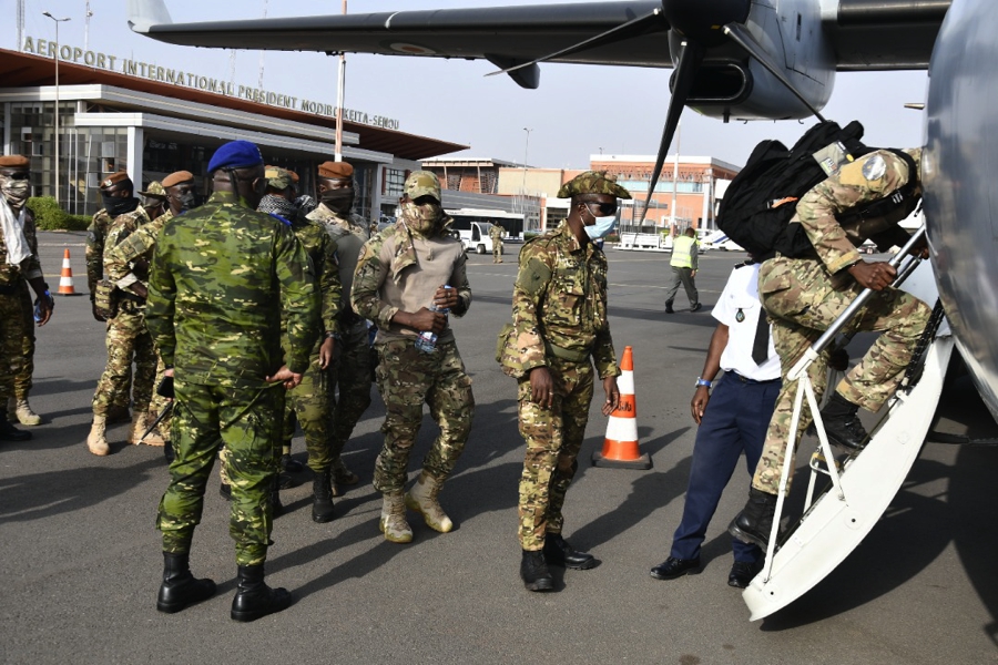 malil-des-soupcons-de-trafic-dor-en-dessous-de-larrestation-des-49-militaires-ivoiriens.jpg