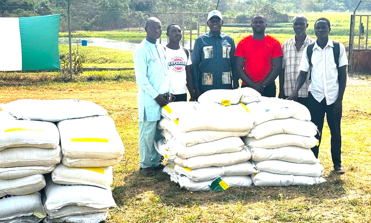 Appui au secteur aquacole des régions du Bélier et du Gbêkê : Le PSTACI octroie 42 tonnes d’aliments aux pisciculteurs
