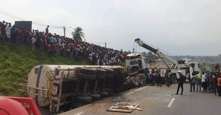 Autoroute du nord / Une citerne se renverse sur un véhicule de transport :  10 personnes tuées