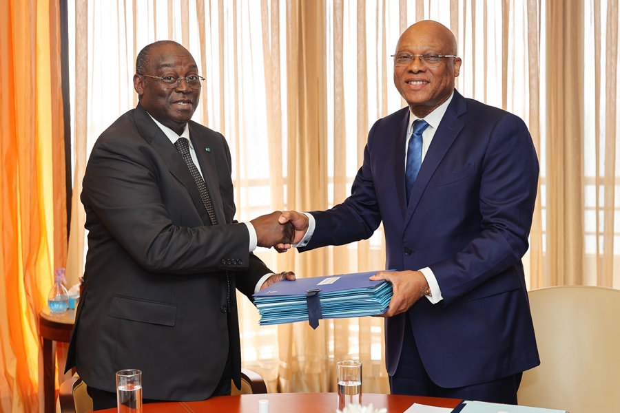 BCEAO / Le nouveau gouverneur, Jean-Claude Brou, a pris fonction