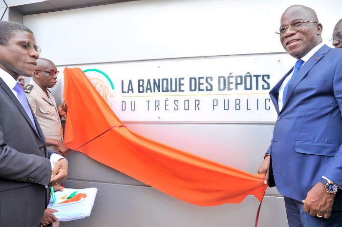 Bouaké / Le guichet automatique de la banque des dépôts du Trésor public ouverte.