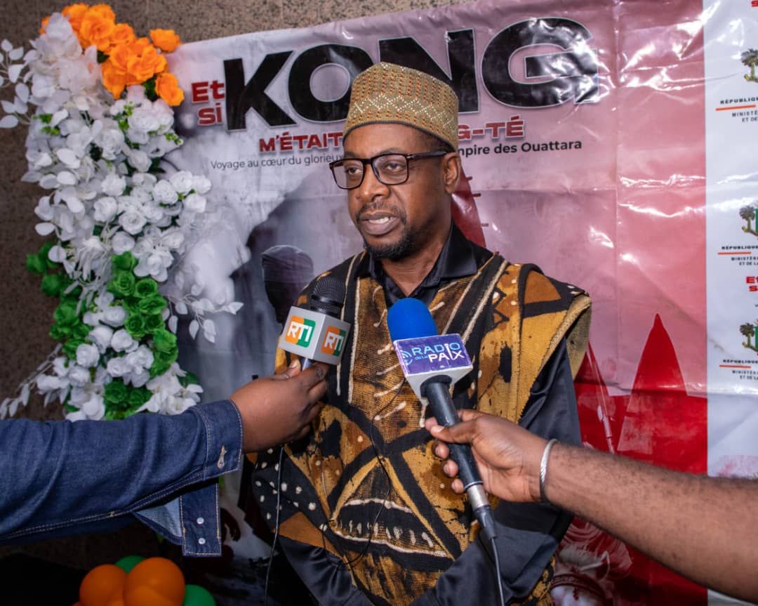 Cinéma / Lancement du documentaire « Et si Kong m’était Ra-Kong-té » : Sa Majesté Tiemoko Yadé Coulibaly aux côtés du réalisateur
