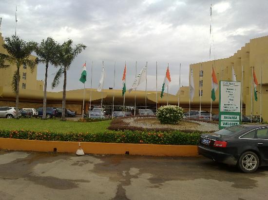 Côte d’Ivoire / 10 mois de salaire impayé, dégradation avancée du patrimoine : Le cri de détresse des agents du Golf hôtel au chef de l’Etat
