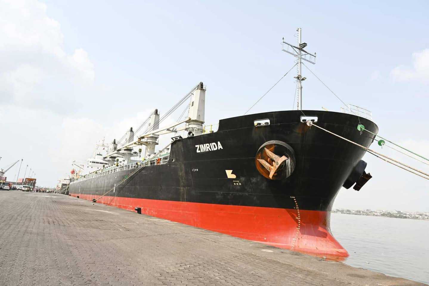 Côte d’Ivoire : Après plusieurs expertises, le navire Zimrida, chargé de nitrate d’ammonium, a accosté au port d’Abidjan