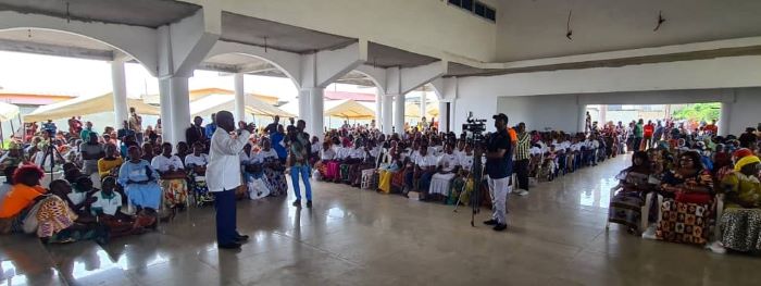 Côte d’Ivoire / Beugré Mambé parle de paix et de cohésion sociale à 3000 femmes de Songon