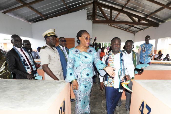 Côte d’Ivoire / Dominique Ouattara offre un marché de 225 millions F CFA aux femmes de Satam-Sokoura