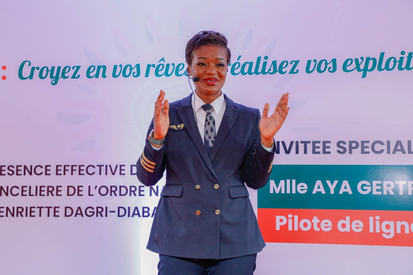 Côte d’Ivoire / Gertrude Konan Aya, pilote de ligne, partage son expérience avec les jeunes