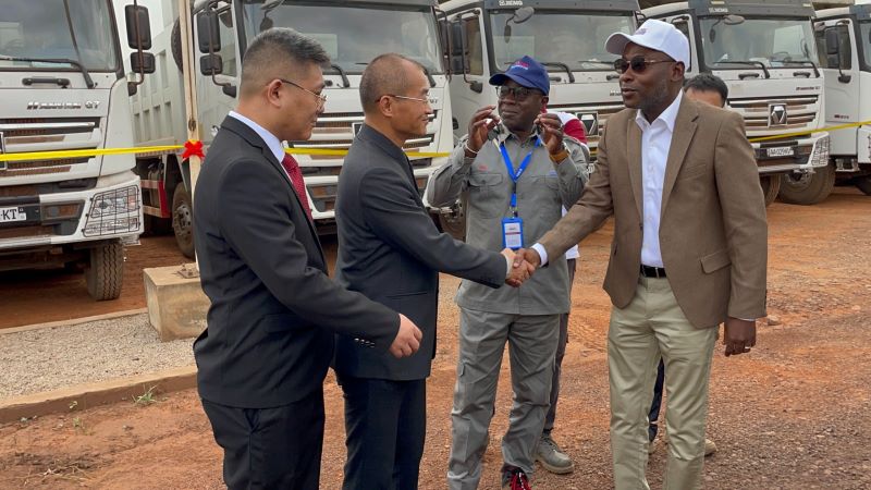Côte d’Ivoire : La Compagnie minière du littoral reçoit 15 camions neufs pour acheminer du manganèse vers les ports d’Abidjan et San-Pedro