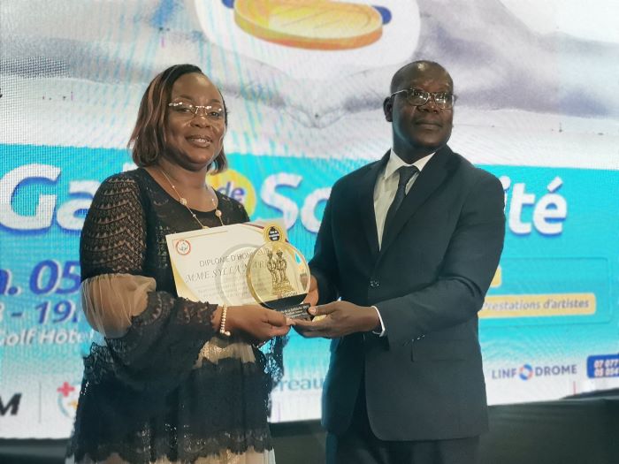 Côte d’Ivoire / Mariame Sylla, la bienfaitrice de Tiémé désignée ‘’meilleure actrice du développement social’’
