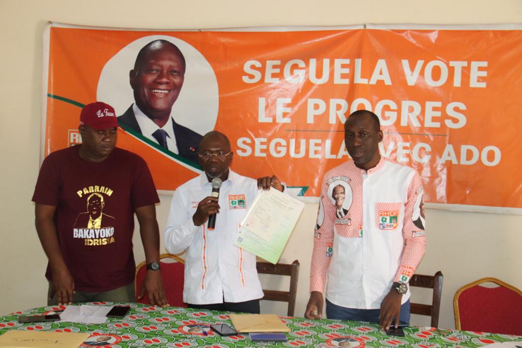 Côte d’Ivoire / RLE : Ange Leonid Barry-Battesti offre des centaines de certificat de nationalité aux jeunes majeures de Séguéla
