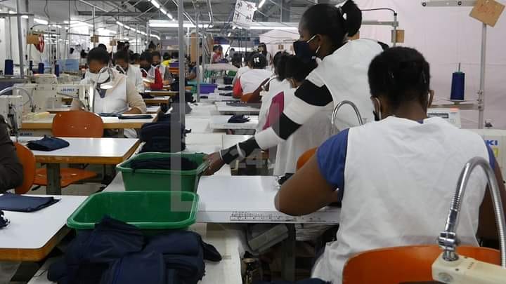 La hausse de l’inflation entraîne une chute notable des salaires réels, indique un rapport de l’OIT