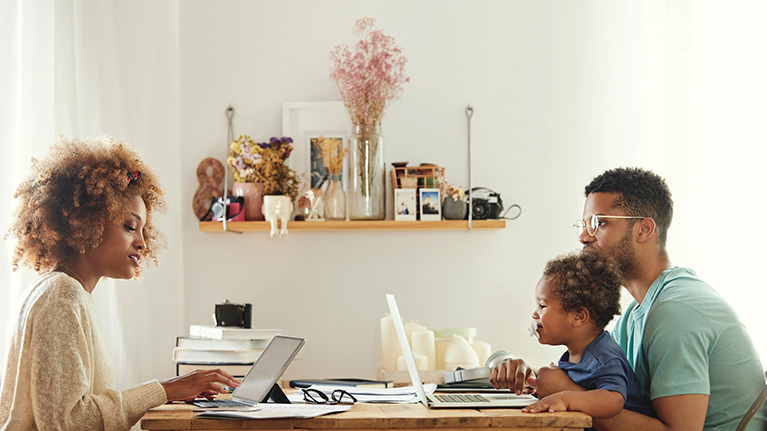 Les heures de travail flexibles peuvent être bénéfiques à la fois pour l’équilibre entre vie professionnelle et vie privée, pour les entreprises et pour la productivité