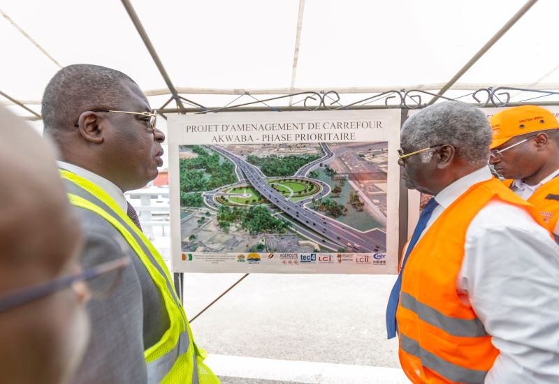 Travaux d'aménagement du Carrefour Akwaba, à Port-Bouët : le chantier est prêt à 99%, selon le Premier ministre Robert Beugré Mambé