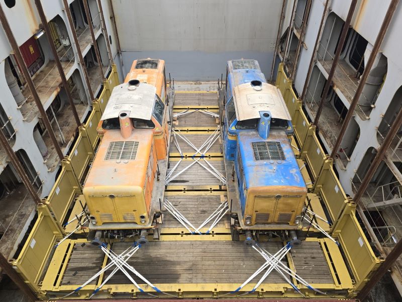 Métro d’Abidjan : 5 locomotives de 332 tonnes acheminées sur le chantier